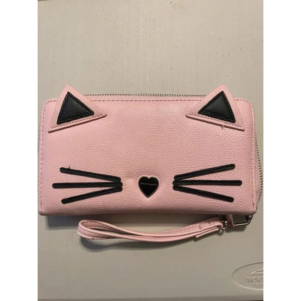 Betsey Johnson pink kitty cat clutch wallet features prominent heart-shaped gem